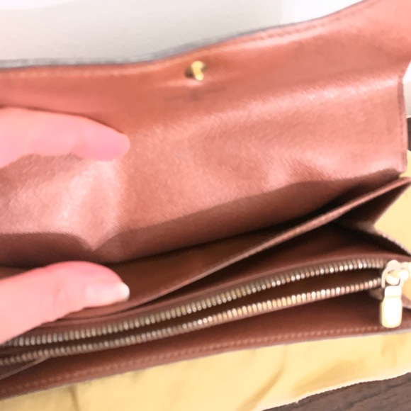 Louis Vuitton Authentic Vintage Wallet - Picture 9 of 13